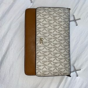 Michael Kors Crossbody